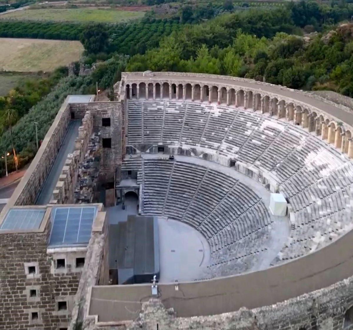 Fiziksel engelli bireyler Aspendos Antik Tiyatrosu'nu VR gözlükleri ile sanal ortamda gezdi