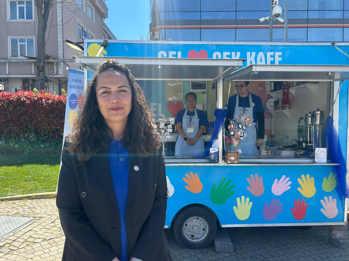 'Gel Çek Kafe' projesi otizmli bireyleri kampüste öğrencilerle buluşturdu
