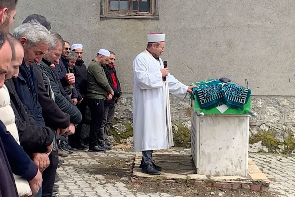 'Köyün neşesi' engelli genç herkesi gözyaşlarına boğdu: İmam ayakta durmakta güçlük çekti