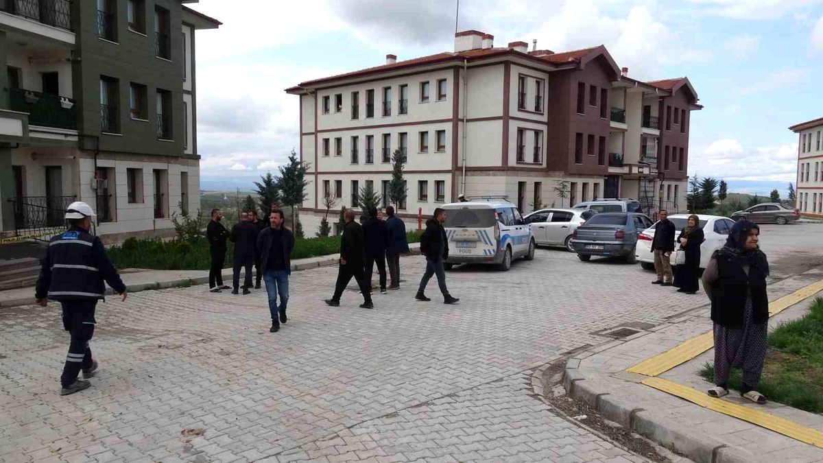 Malatya'da ev yangınında 3 kişi dumandan etkilendi