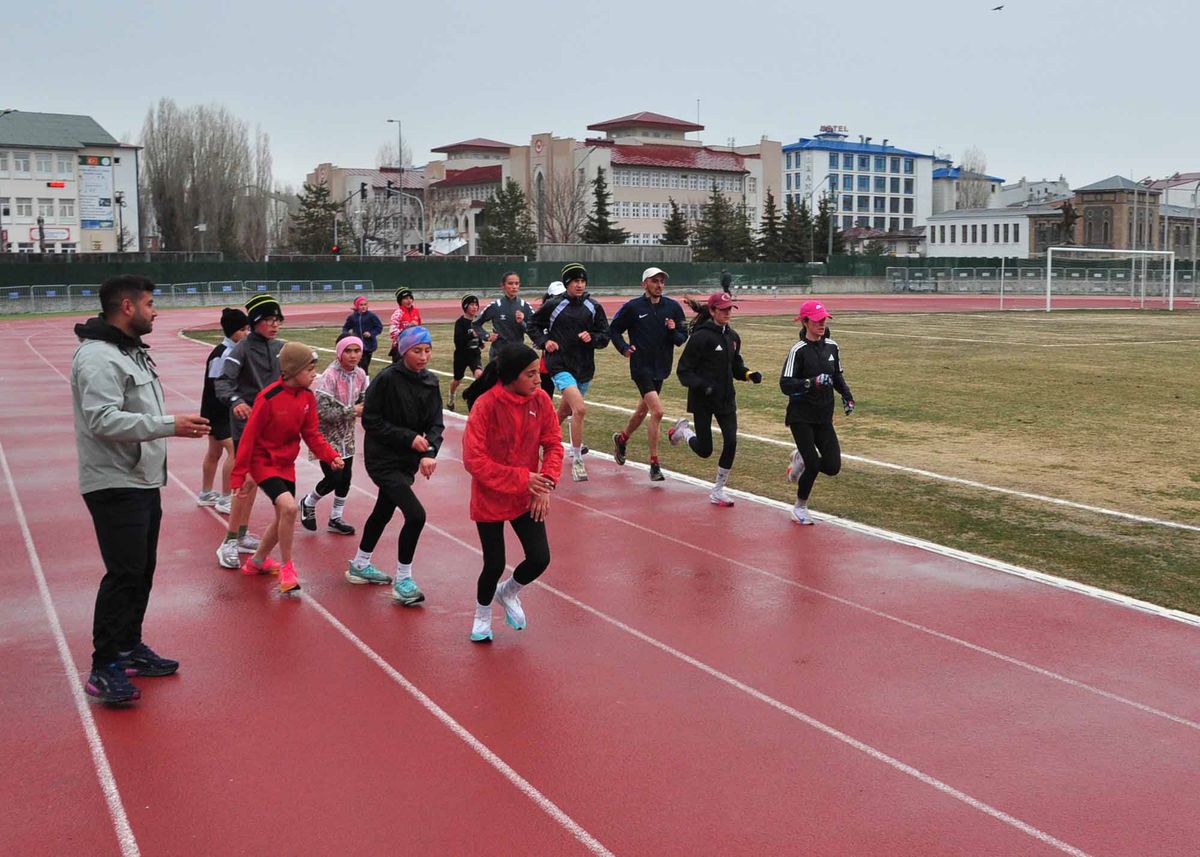 Türkiye Atletizm Milli Takımı, Kars'ta Avrupa Şampiyonası'na hazırlanıyor
