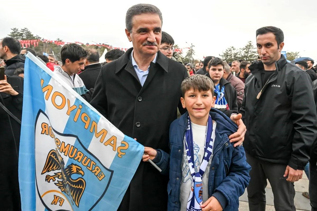 Vali Aydın Baruş kutlama coşkusuna katıldı