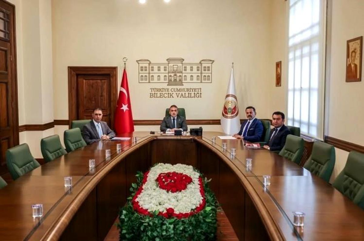 Vali Sözer ve İl Müdürü İlhan çevrim içi toplantıya katıldı