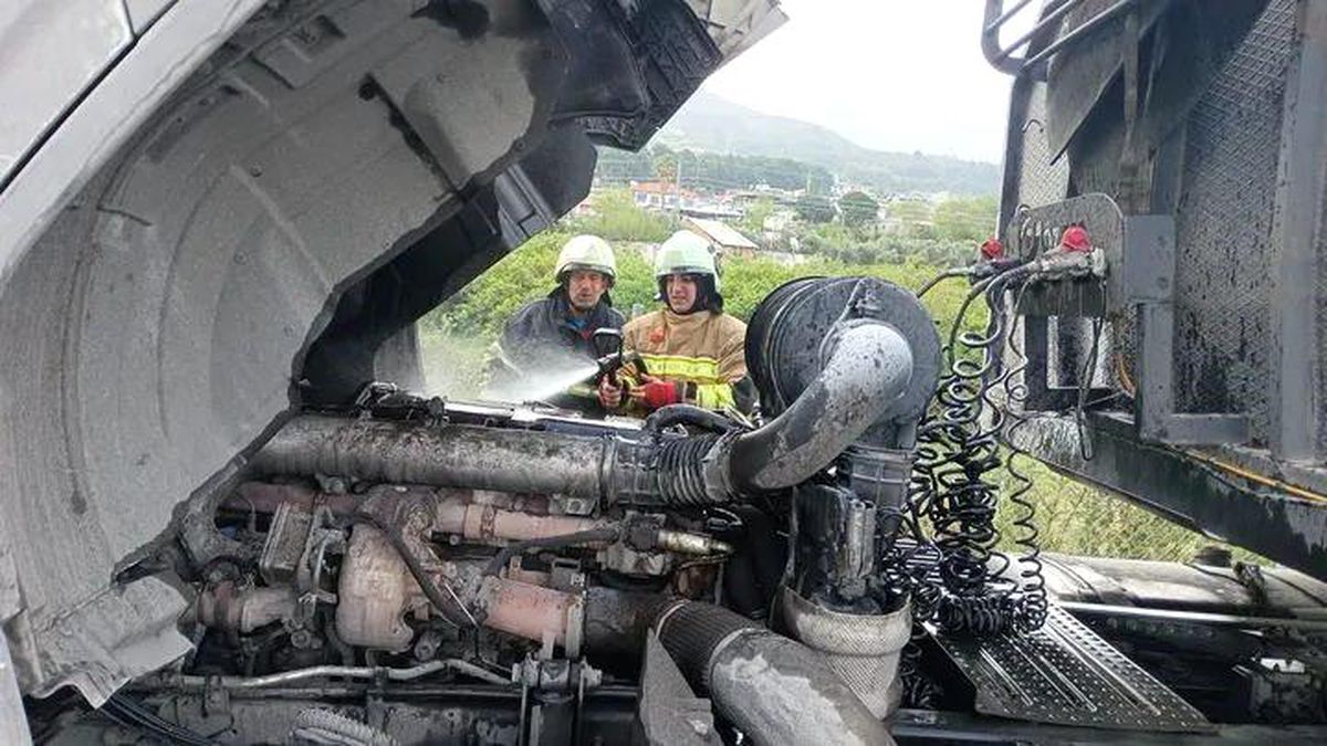 Dörtyol'da tırın motorunda yangın çıktı