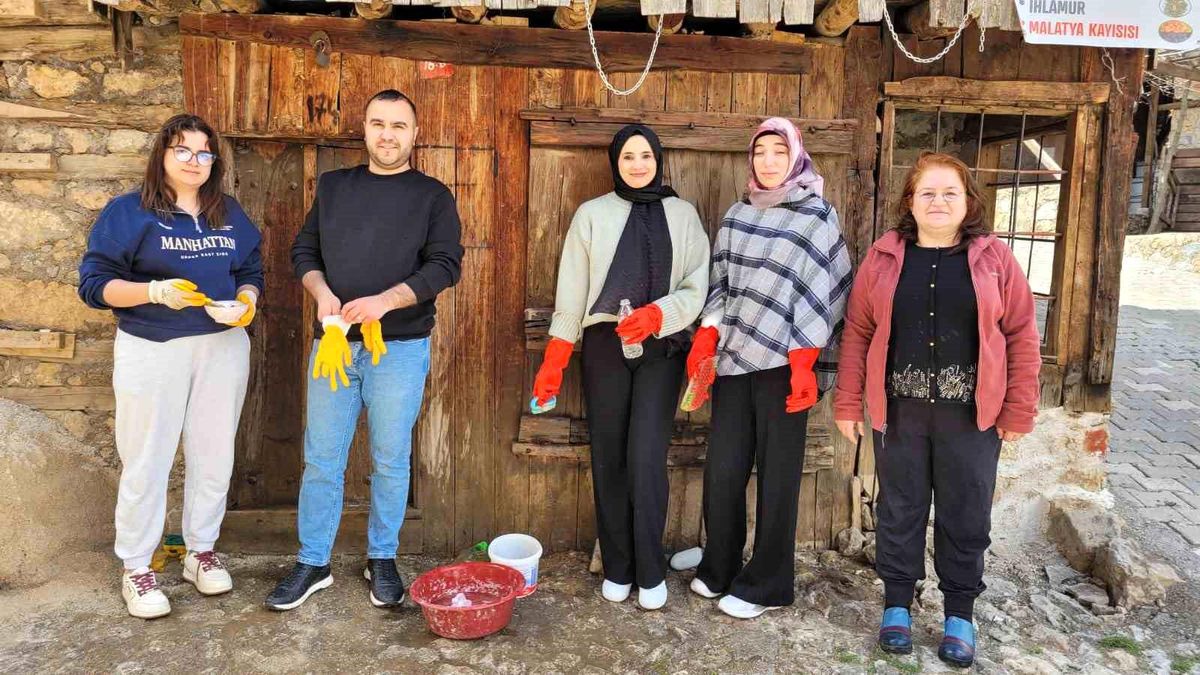 Kemaliye'de ahşap mimarinin korunması için akademik çalışma başlatıldı