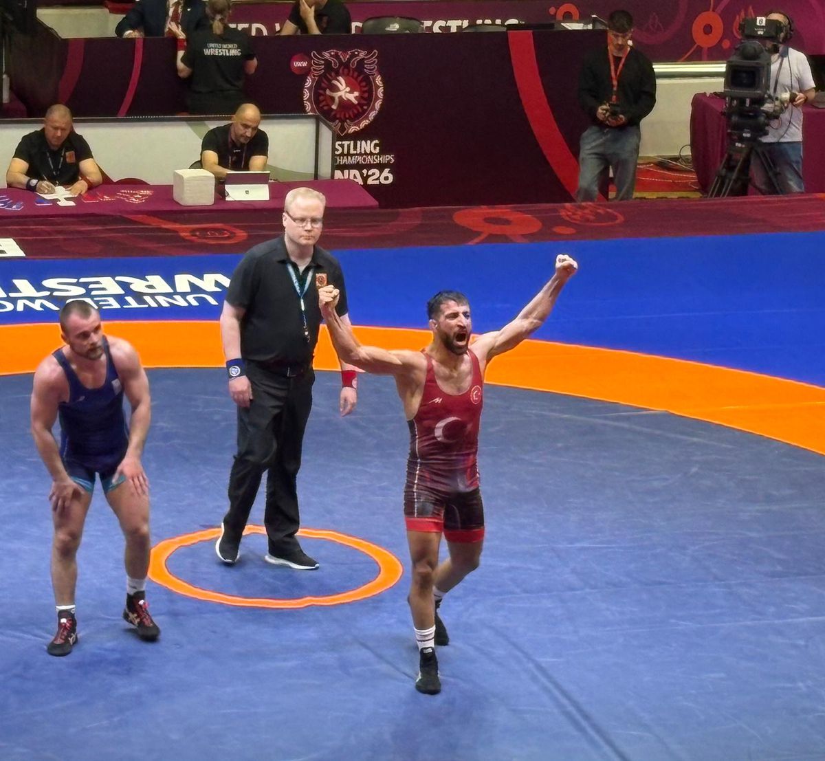 Murat Fırat, Avrupa Güreş Şampiyonası'nda finale yükseldi
