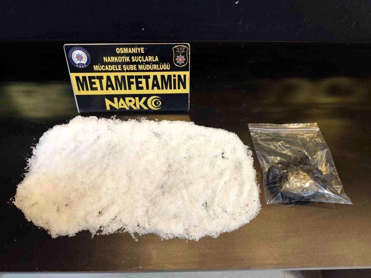 Osmaniye'de 3 araçta uyuşturucu operasyonu: 5 tutuklama