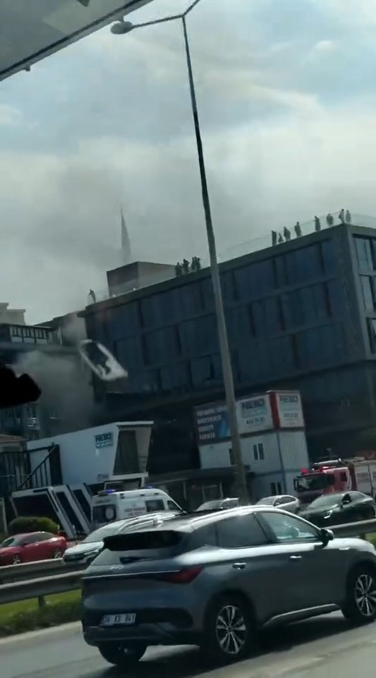 Pendik'te iş yerinde yangın