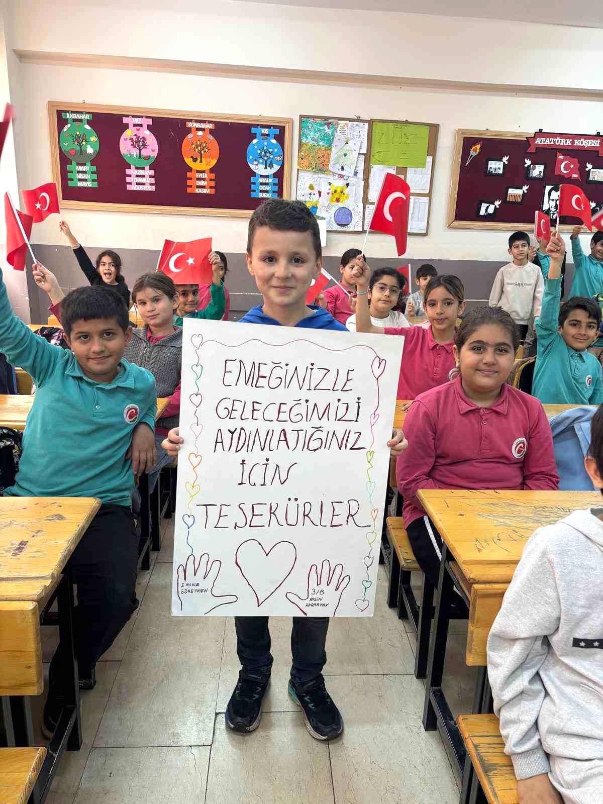 Siirt'te öğrencilerden öğretmenlere sıcak karşılama
