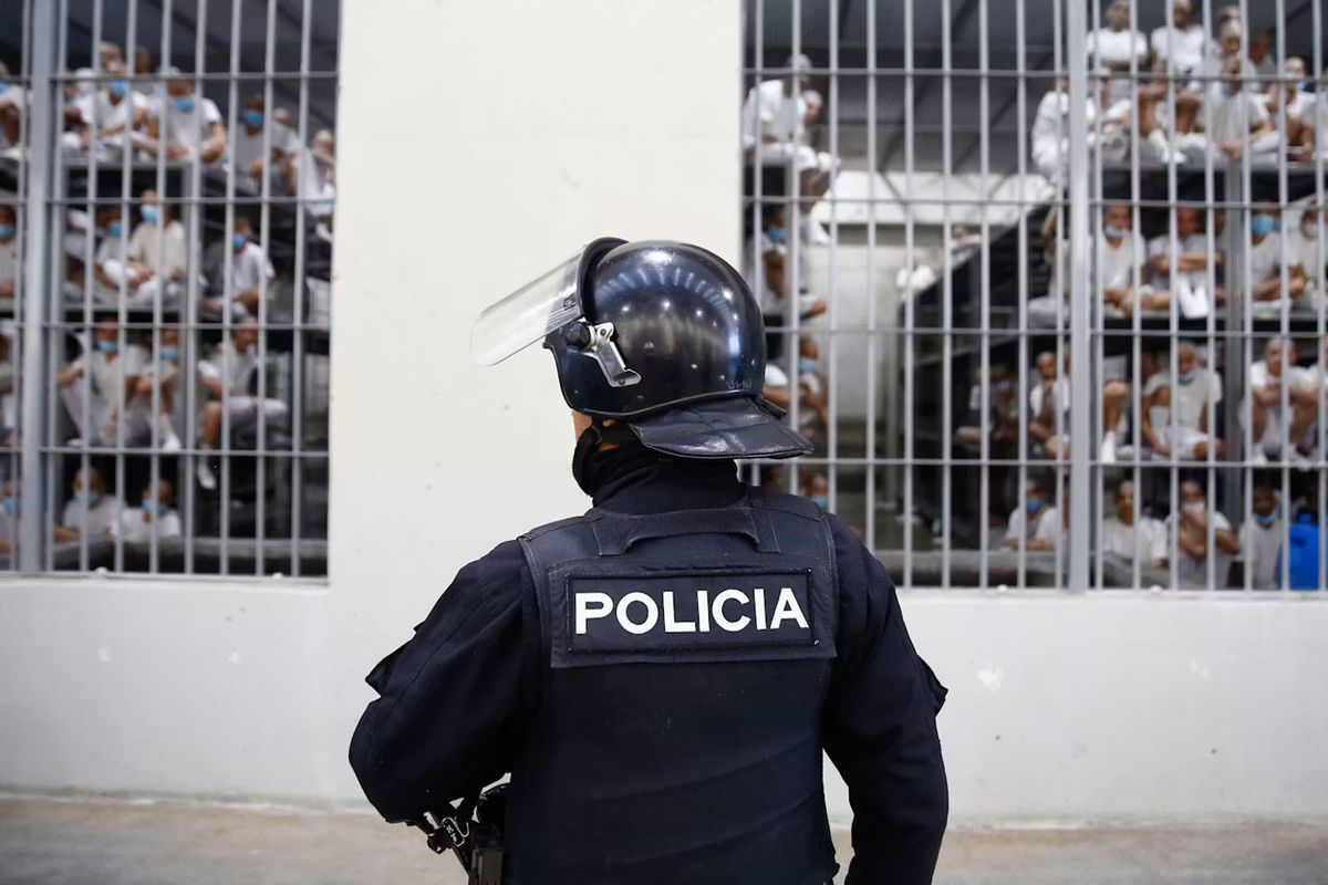 Venezuela'da cezaevinde çıkan isyanda 5 mahkum hayatını kaybetti