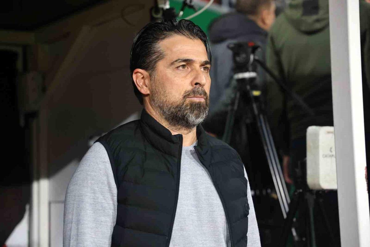 Konyaspor-Fenerbahçe'de ilk 15 dakika golsüz