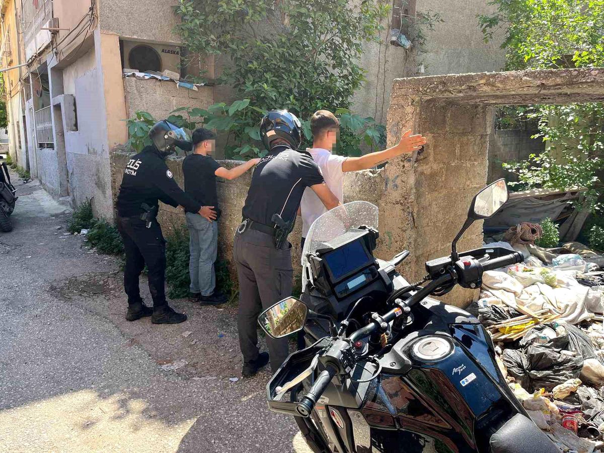 Adana'da metruk binalara narkotik denetimi