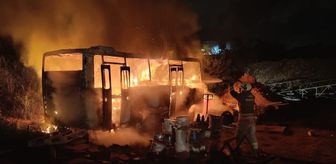 Belen’de korkutan yangın: Otobüs ve konteyner alevlere teslim oldu