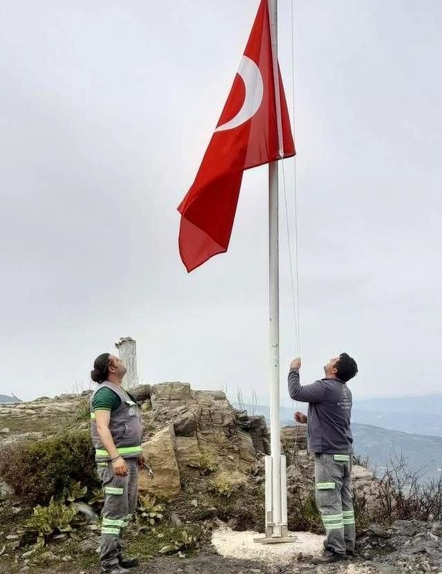 Buldan’ın 45 mahallesi ay yıldızlı bayraklarla donatılıyor