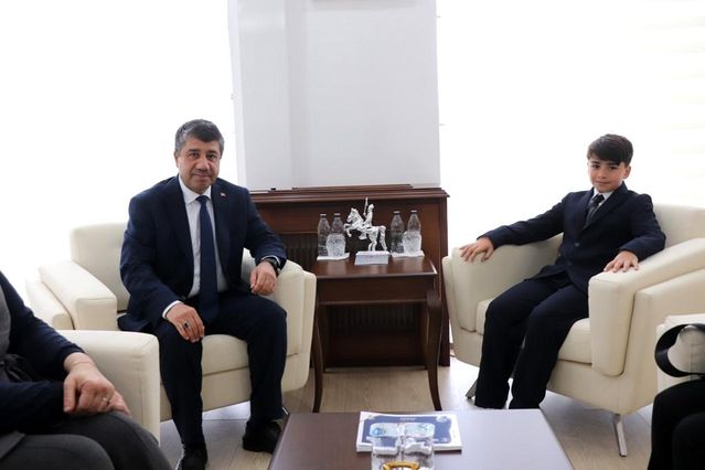 Çocuk başkanın ilk talebi, ‘Daha çok kütüphane yapılsın’ oldu