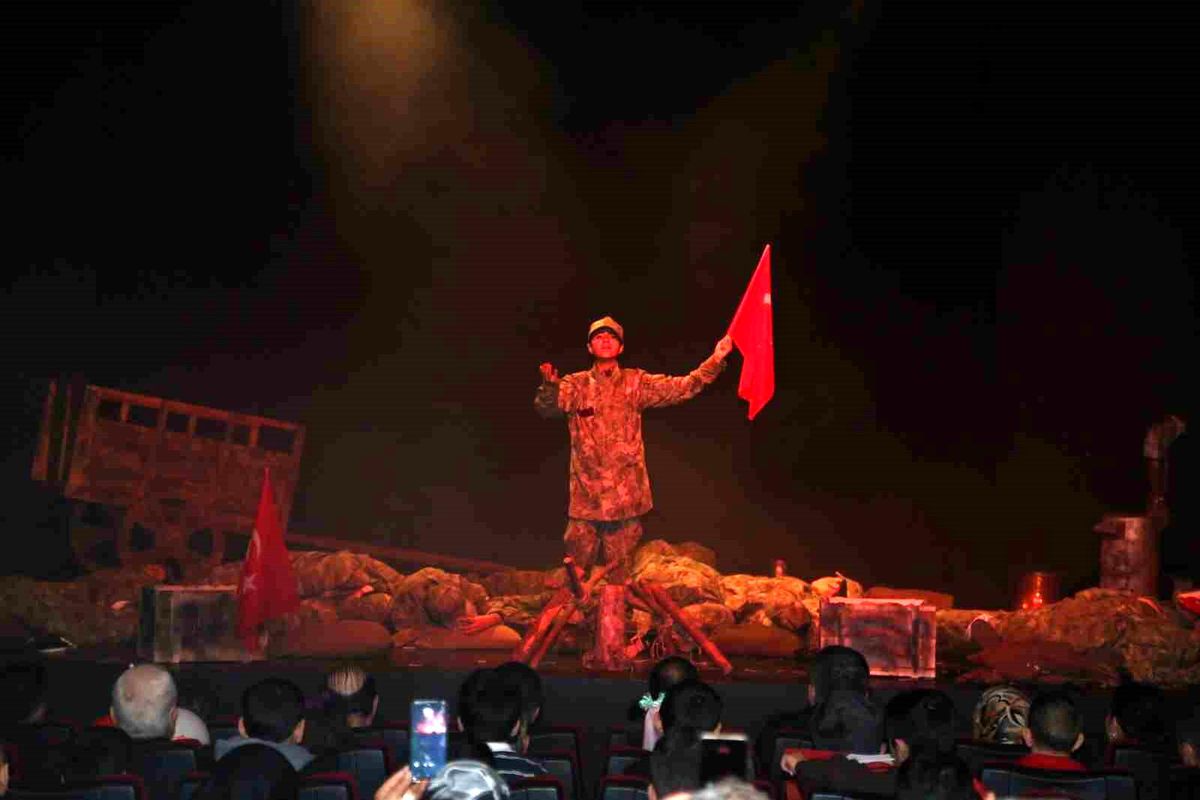 Erzurum'da Çanakkale ruhu sahneye taşındı