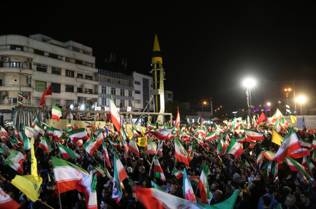iran fuzeleri meydana indirdi 2123193571 4536 2 m