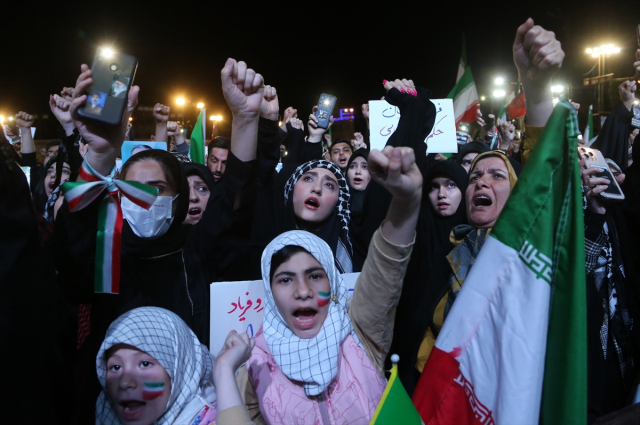 iran fuzeleri meydana indirdi 2123193571 6578 4 m