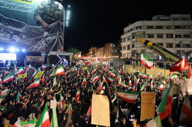 iran fuzeleri meydana indirdi 2123193571 7158 1 m