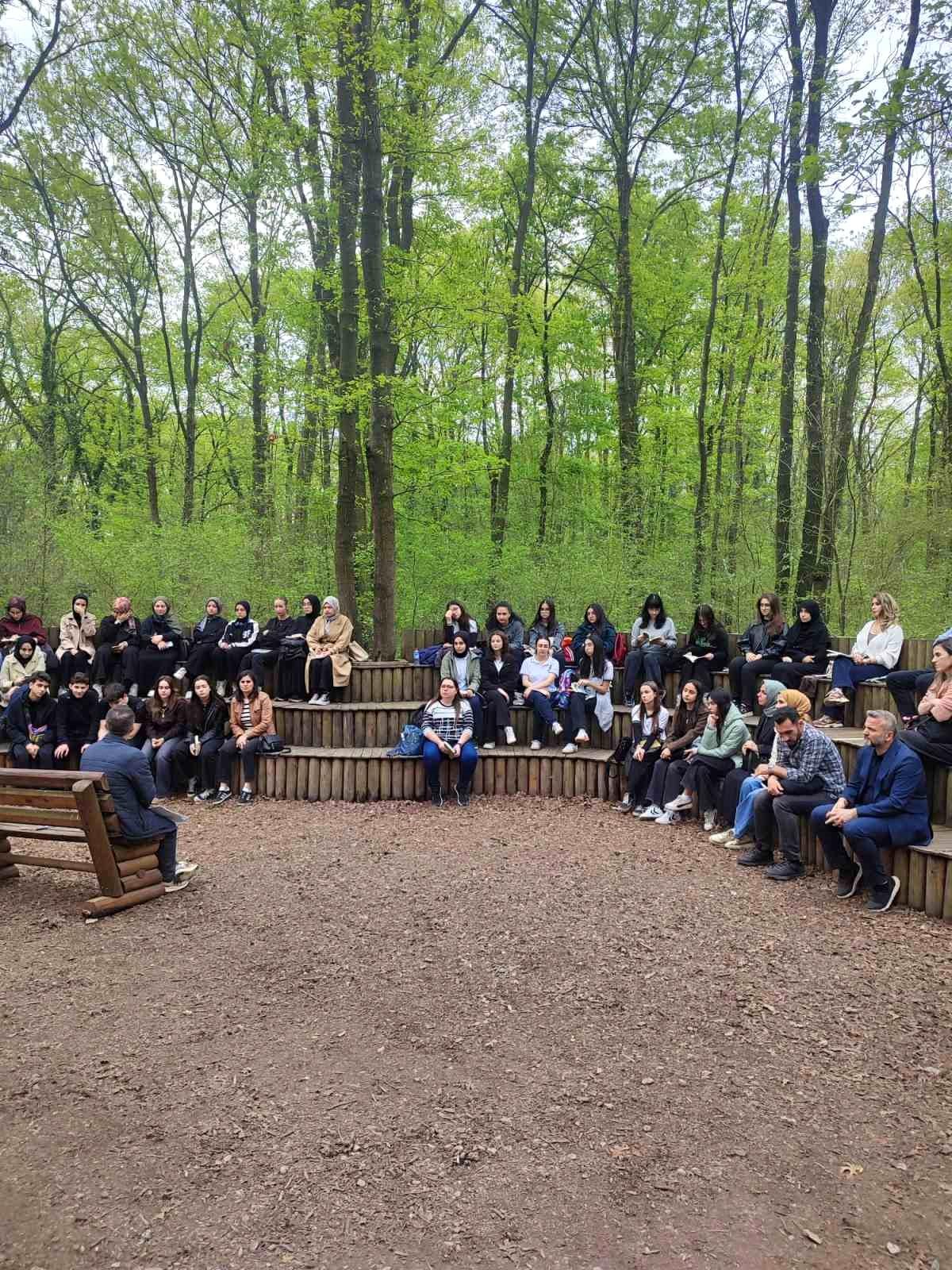Kitap ve doğa buluşması Ormanya'da gerçekleştirildi