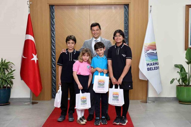 Marmaris’te minik başkanlar koltuğu devraldı