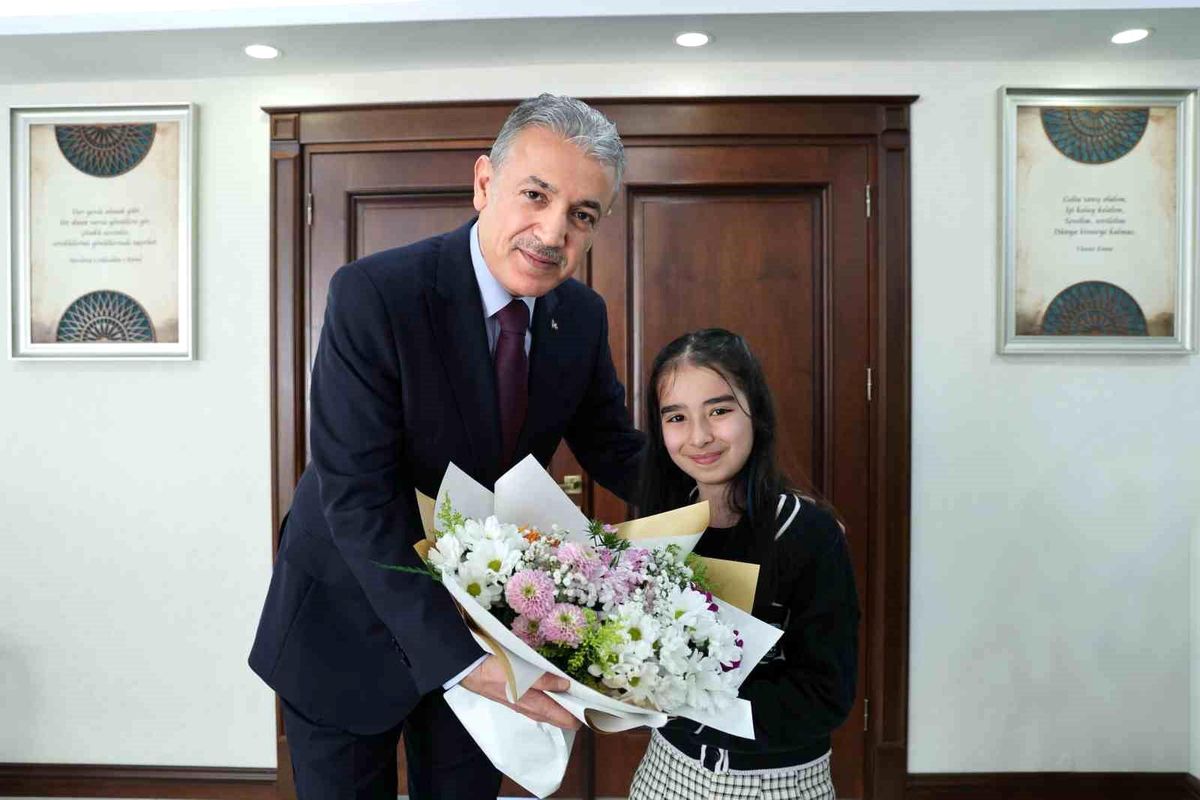 Minik Ela Naz, valilik koltuğuna oturdu
