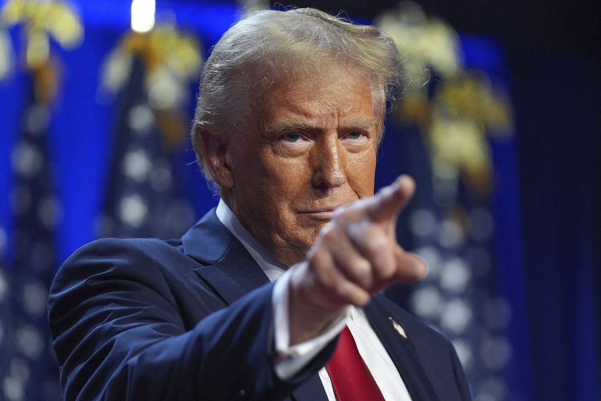 Trump'tan kurmaylarına: İran'ı yeniden bombalayalım mı?