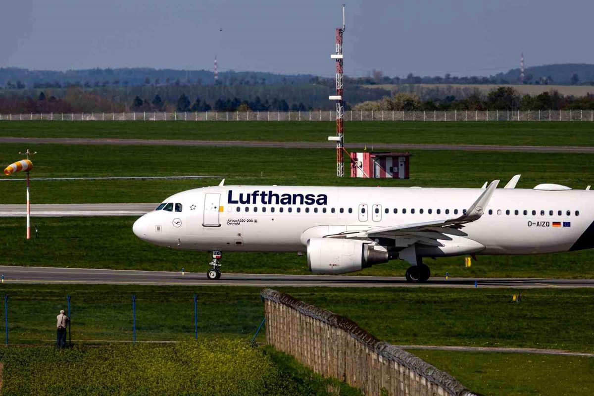 Almanya havayolu şirketi Lufthansa, ücretsiz el bagajı uygulamasını kaldırıyor