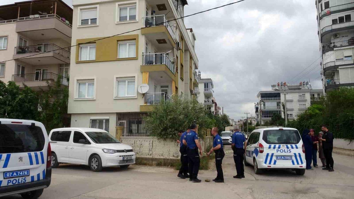 Aracın anahtarını vermeyen annesine sinirlenince eve pompalı tüfekle ateş açtı