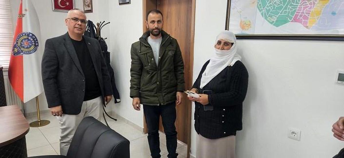 Bulanık'ta örnek davranış: Para dolu cüzdan sahibine teslim edildi