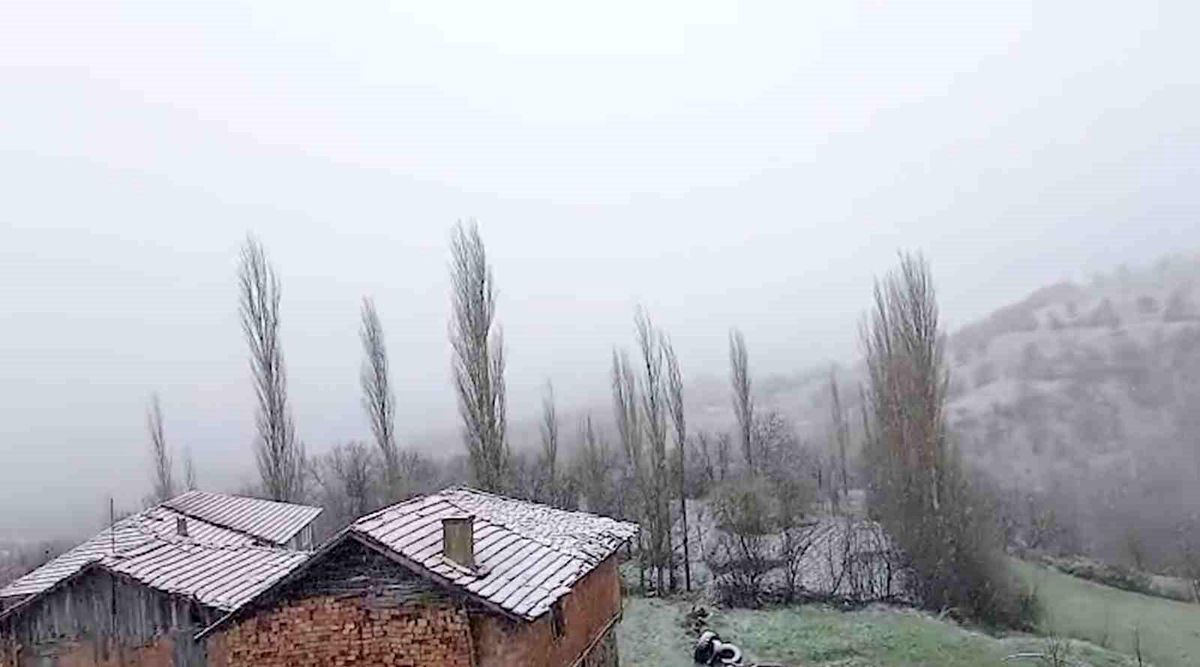 Çorum'un yüksek kesimlerinde kar yağışı etkili oluyor
