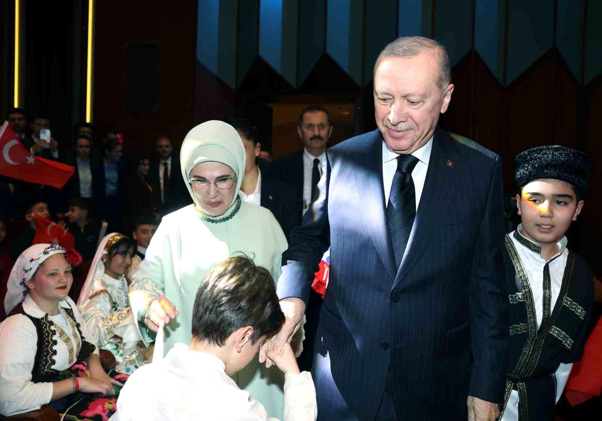 Cumhurbaşkanı Erdoğan: "İnsanlık zincirinin ebediyet halkası olan siz çocuklarımız geleceğimizi şekillendi...