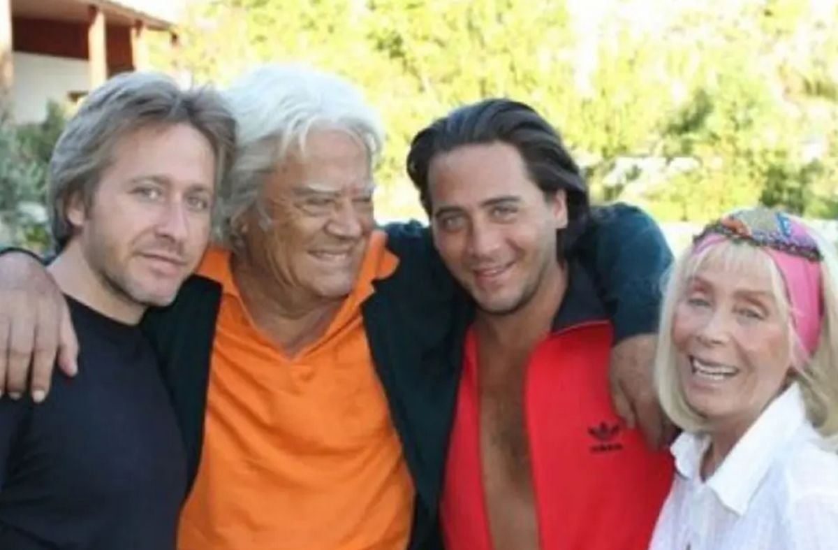 Cüneyt Arkın çocukları kim, Cüneyt Arkın kaç çocuğu var, Filiz Cüreklibatır, Murat Arkın, Kaan Polat Cürek...