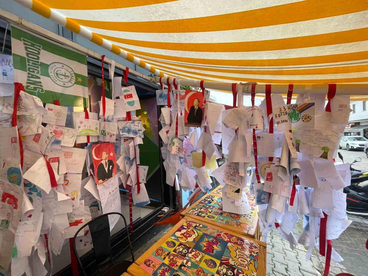 Datça'da 10 yıllık iyilik geleneği: "Atatürk'ünü çiz, pizzanı al"