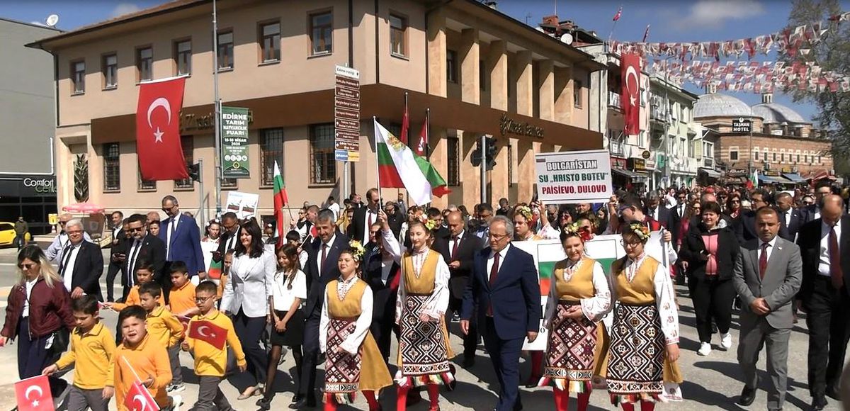 Edirne'de 23 Nisan coşkusu Balkanlardan gelen öğrencilerle birlikte yaşandı