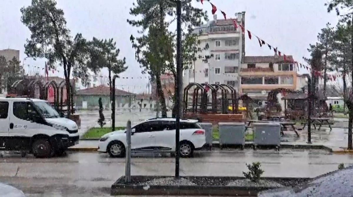 Eskişehir'e nisan ayında kar sürprizi