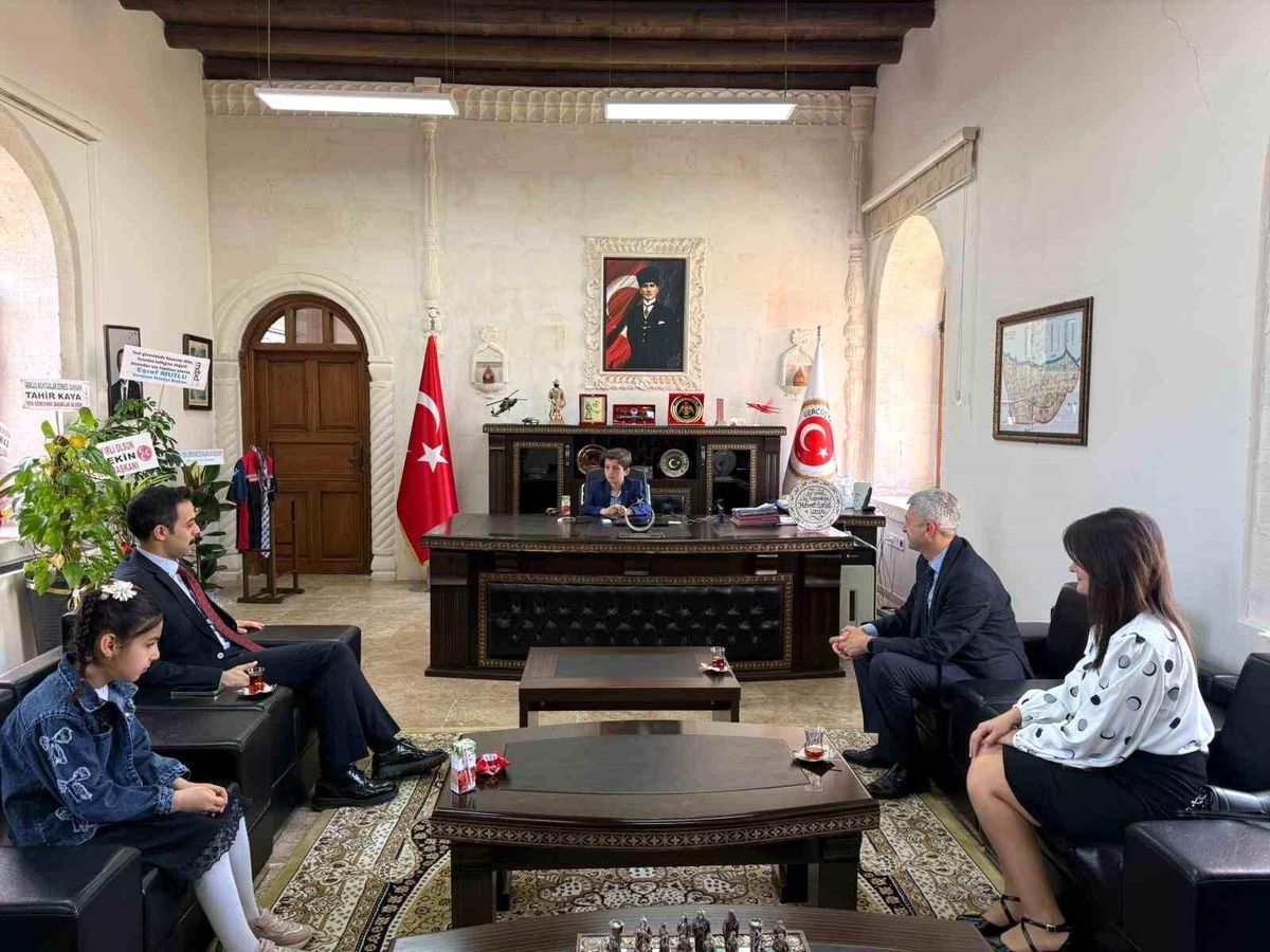 Gercüş'te kaymakamlık makamı geleceğin teminatı çocuklara emanet