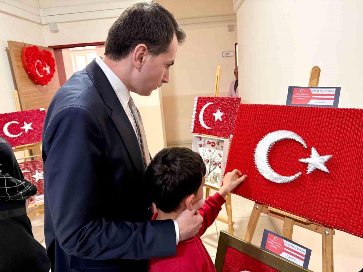 Hisarcık'ta bayrak tasarım sergisi açıldı