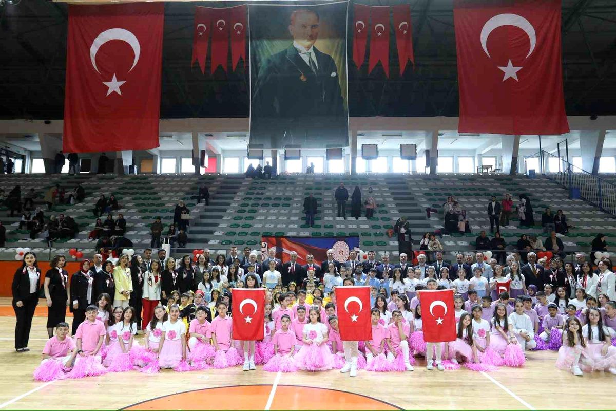 İnegöl'de 23 Nisan coşkuyla kutlandı