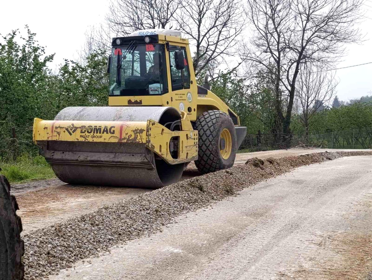 Kaynaşlı'da grup yolu yenileniyor