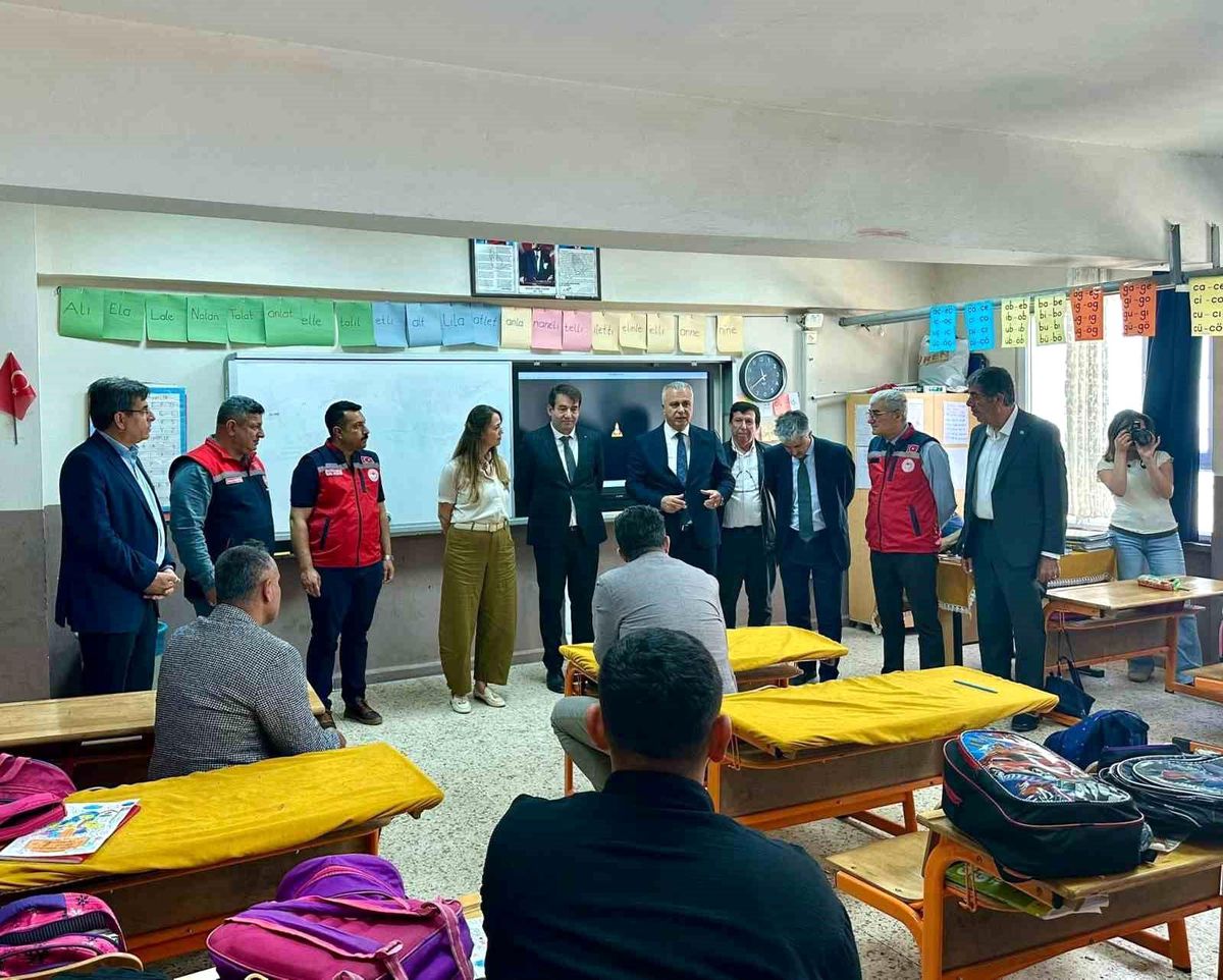 Kırıkhan'da biçerdöver operatörleri eğitiliyor