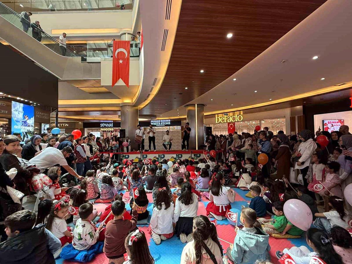 Malatya Park AVM'de 23 Nisan coşkusu
