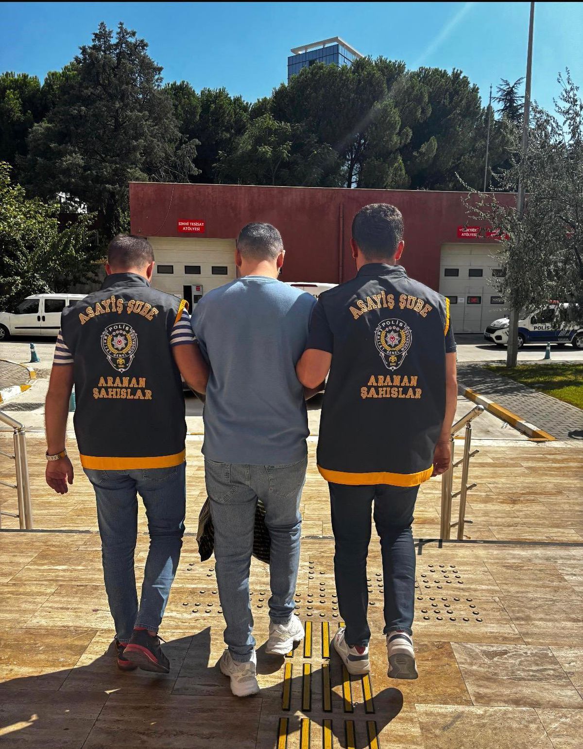Manisa'da 28 yıl 11 ay hapis cezasıyla aranan firari yakalandı