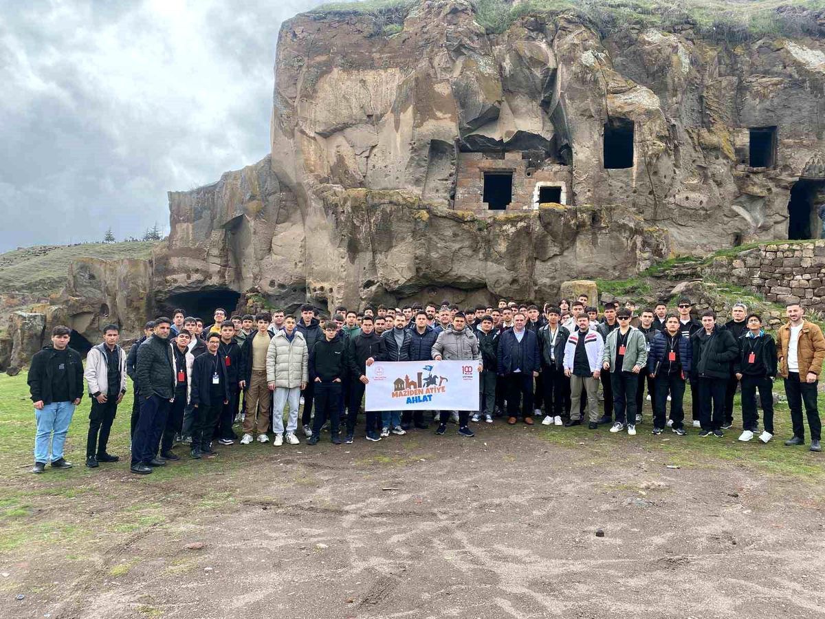 'Maziden Atiye Ahlat' programı gençleri tarihle buluşturuyor