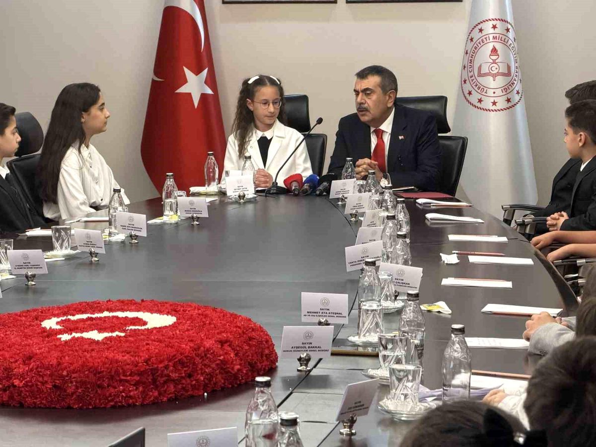 Milli Eğitim Bakanlığı'nda 23 Nisan'da anlamlı devir teslim