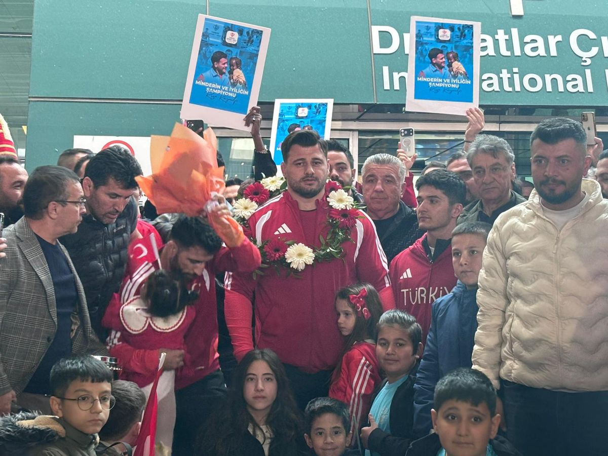 Milli güreşçi Rıza Kayaalp'e Ankara'da coşkulu karşılama