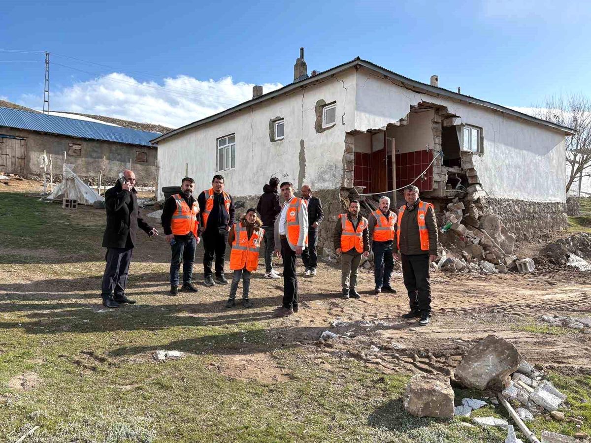 Patnos'ta deprem sonrası inceleme