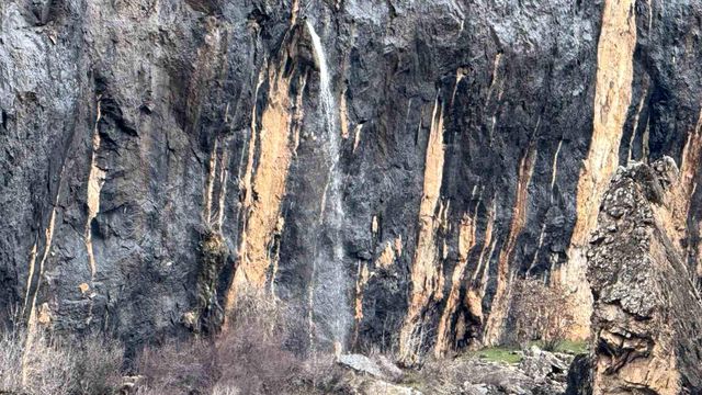 sirnak ta kayanin icinden dokulen sular hayra 2 19775319 o