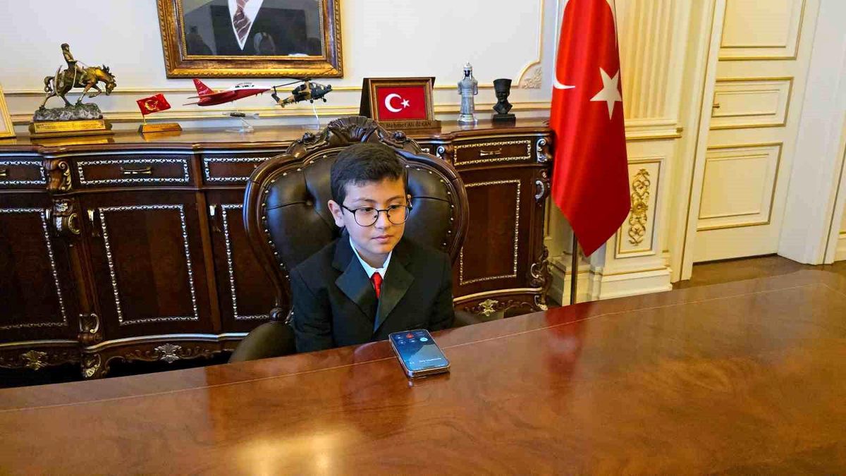 Vali koltuğuna oturdu, ilk talimatı okul güvenliği oldu