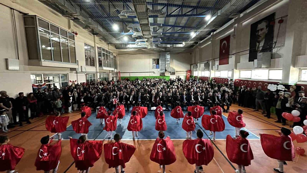 Yüksekova'da 23 Nisan Ulusal Egemenlik ve Çocuk Bayramı kutlandı